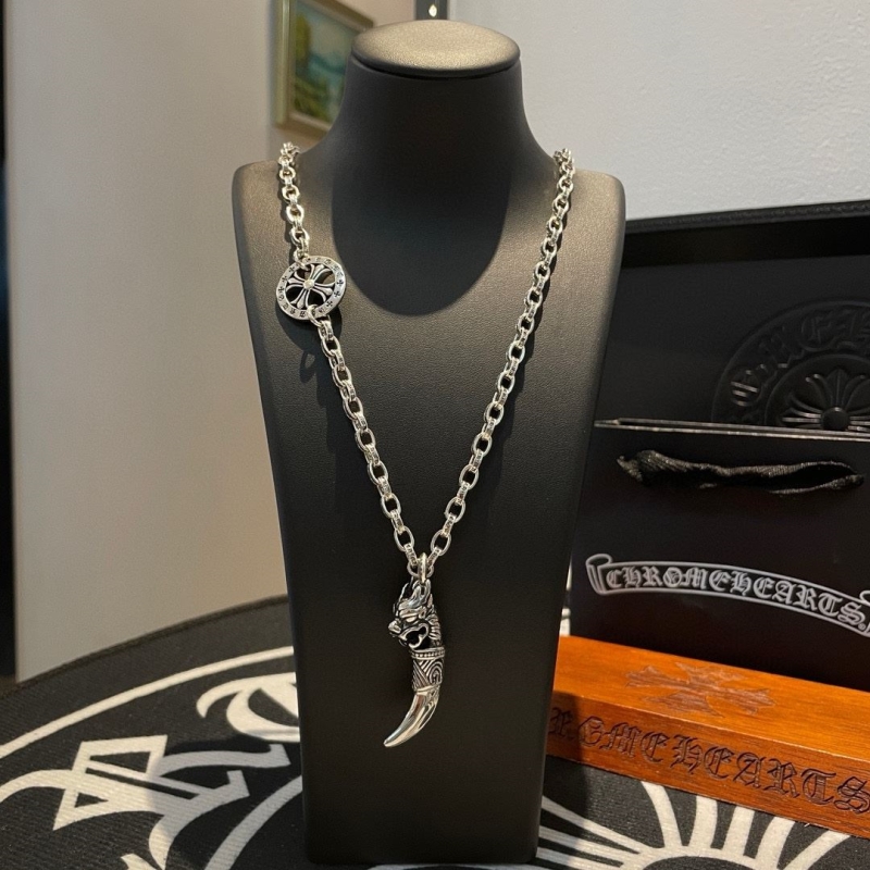 Ch**me He**ts necklaces